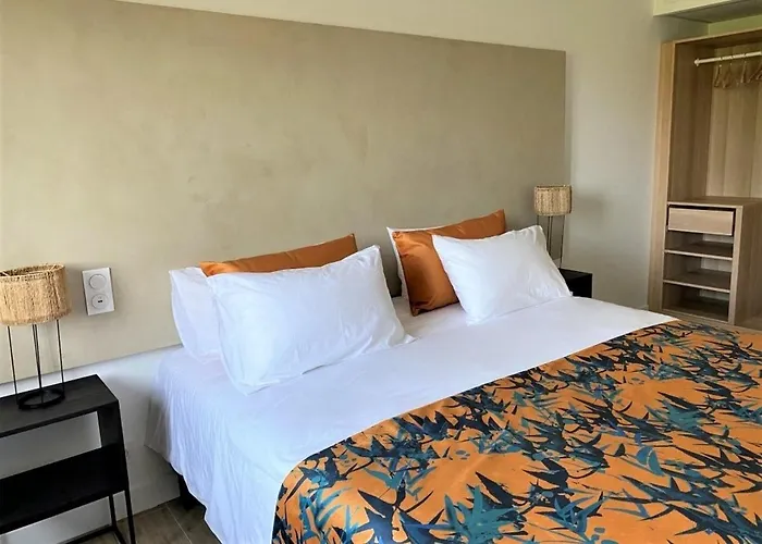 Storia D'estate LʼÎle-Rousse