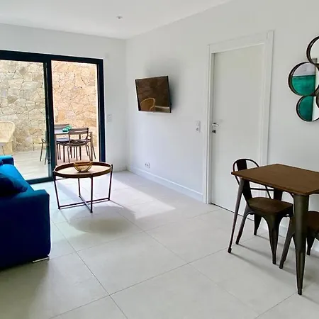 Storia D'estate LʼÎle-Rousse