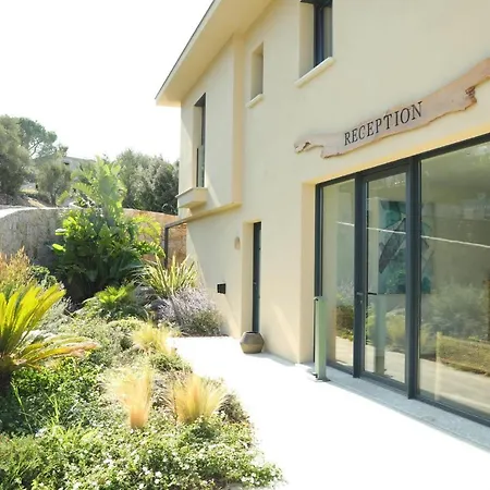 Storia D'estate LʼÎle-Rousse